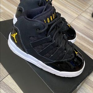 JORDAN 4 Retro TD BLACK mid sneakers size 6 toddler